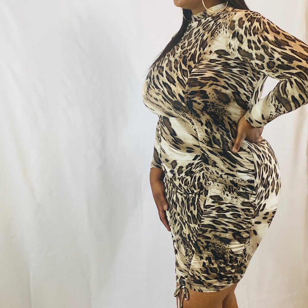 Wild Life Dress - Picture 2 of 2